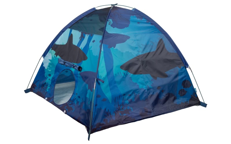 Shark tent with tunnel clearance