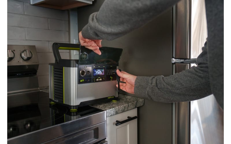 Goal Zero Yeti 500 Portable Power Station | Bass Pro Shops