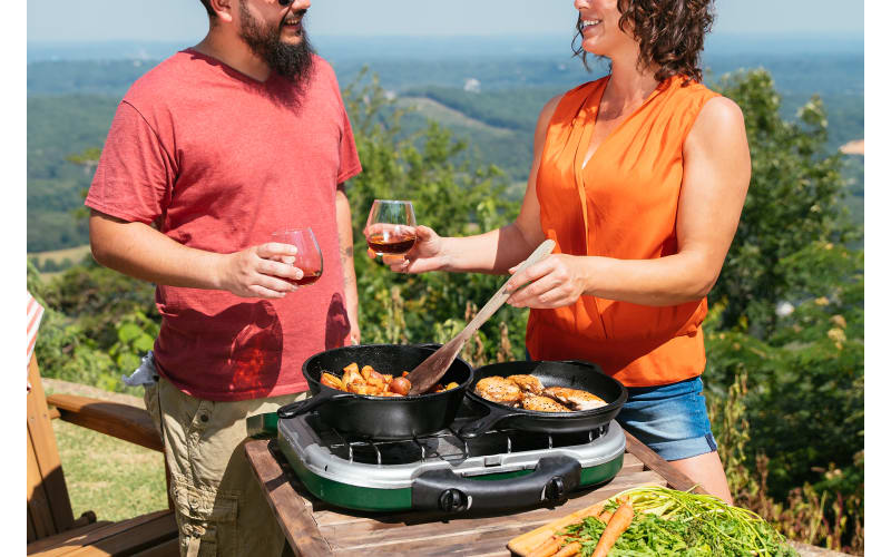 ダッチオーブン(Lodge Logic Combo Cooker 3qt) Amazon.com: Lodge Pre-Seasoned 2-in-1 Cast Iron Combo Cooker