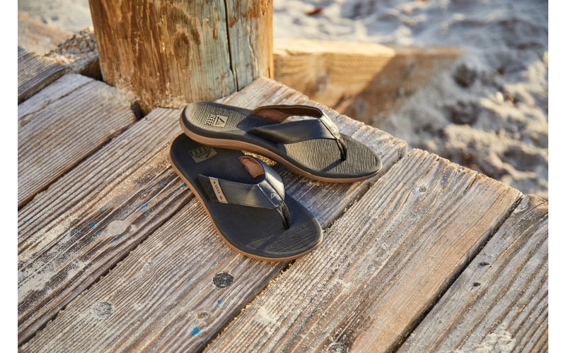 Reef Men’s Brown and Black Leather Thong Sandals Reef Men main image 2