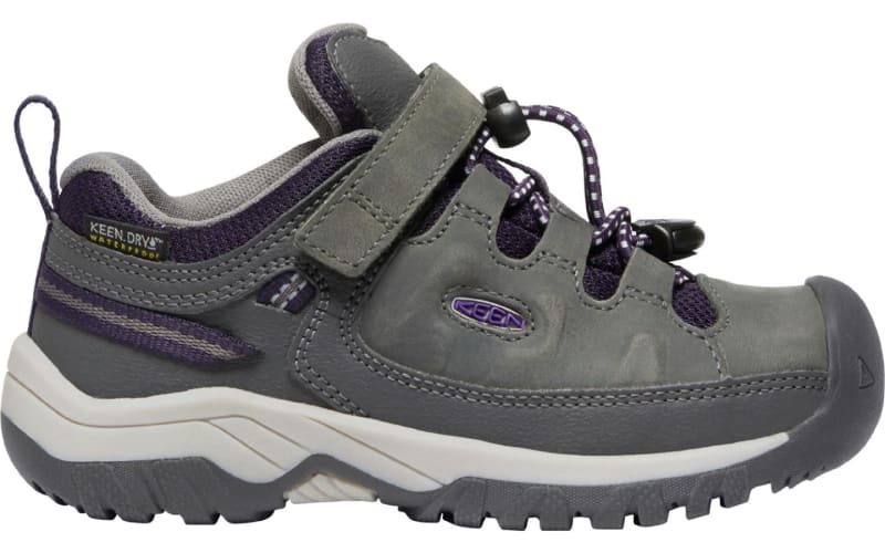 Cabelas kids shoes store