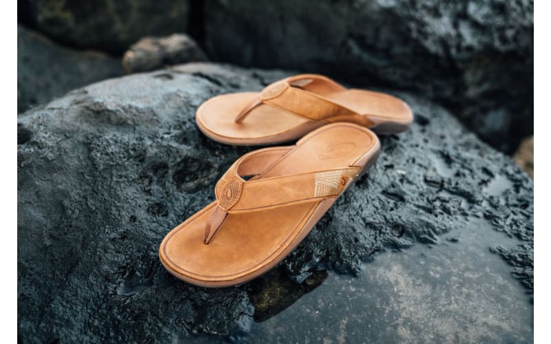 OluKai Tuahine Toe Post Sandals for Men - Dark Wood/Dark  display picture 1