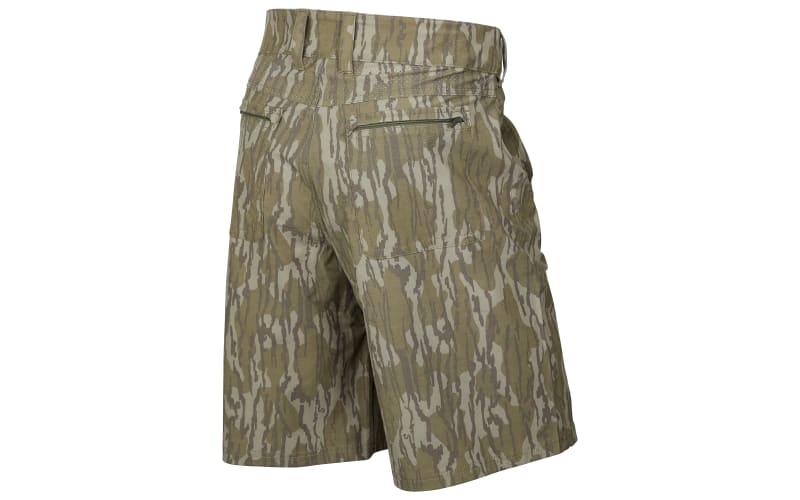 Huk Mens Next Level Fishing Shorts sz S 10.5 Inseam Mossy Oak Bottomland  Camo