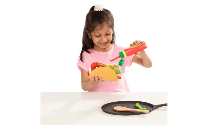 Melissa and Doug Fill and Fold Taco and Tortilla Play Food Set for