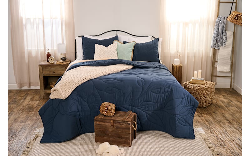 Portfolio Home Sandringham Damask Navy Super King Duvet Cover Set - Soft Easy Care Bedding With Pillowcases
