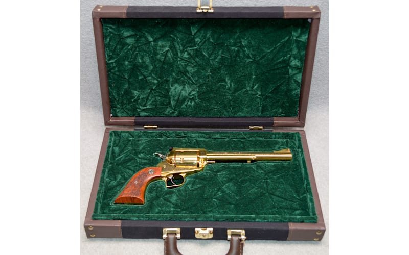 Ruger Blackhawk 357 44マグナムゴールドモデル A REAL Golden Gun! 24k Gold Ruger Super Blackhawk! - YouTube