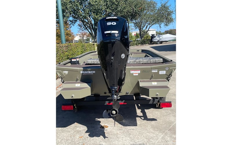 2026 TRACKER GRIZZLY 1860 CC | Bass Pro Shops