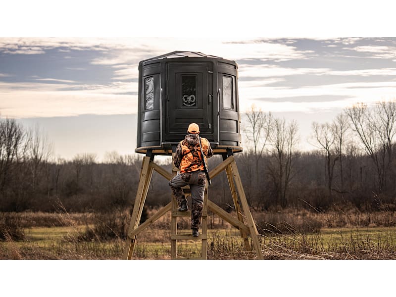 RAM 700 Hunting Blind with Tinted Windows, Platform, and Landing
