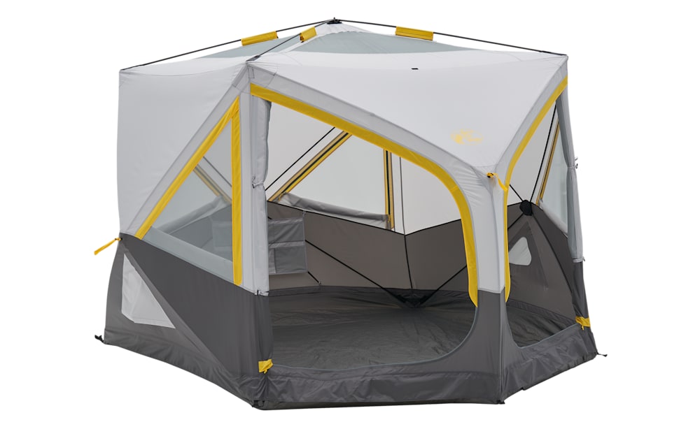 Bass Pro Shops 4-Person Hub Tent