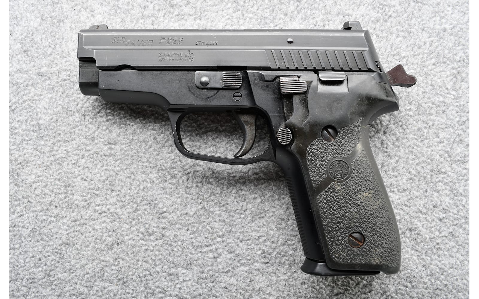 SIG SAUER ~ P229 ~ .40 S&W