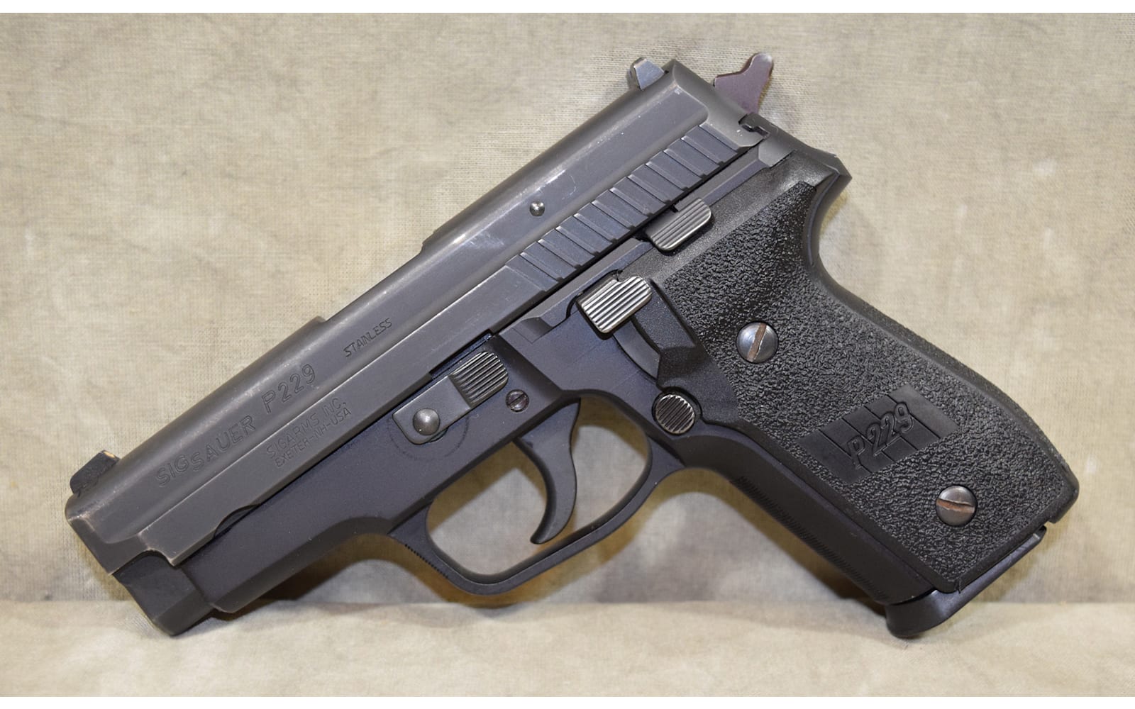 SIG SAUER~P229~.40 S&W