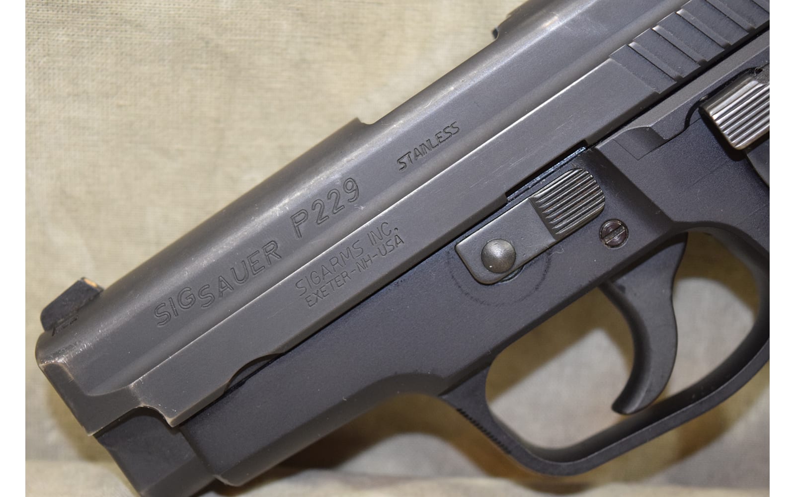 SIG SAUER~P229~.40 S&W