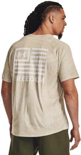 Under Armour Men's Freedom Tech Short Sleeve T-Shirt : : Clothing,  Shoes & Accessories